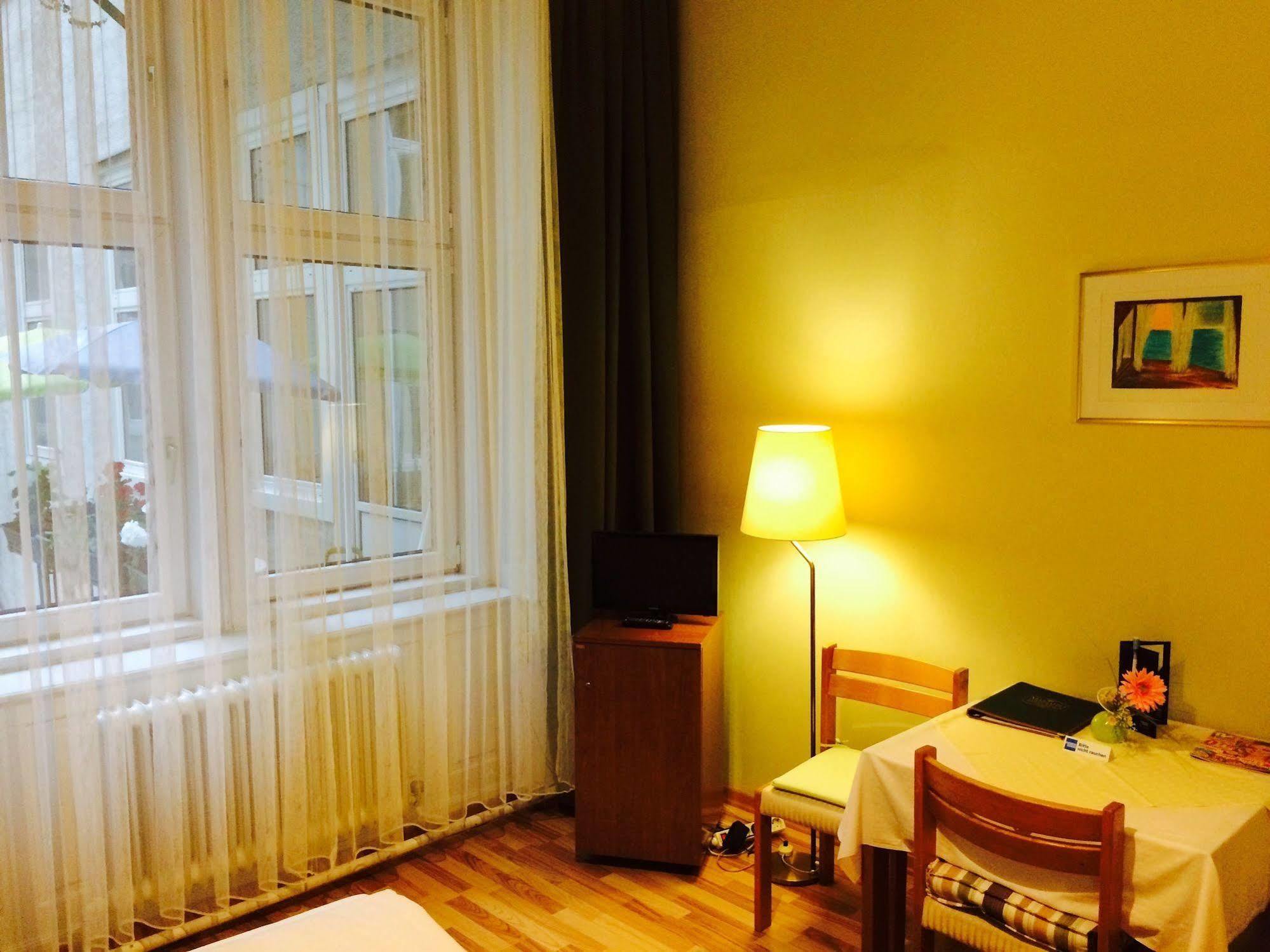 Pension Hotel Mariahilf Vienna Luaran gambar
